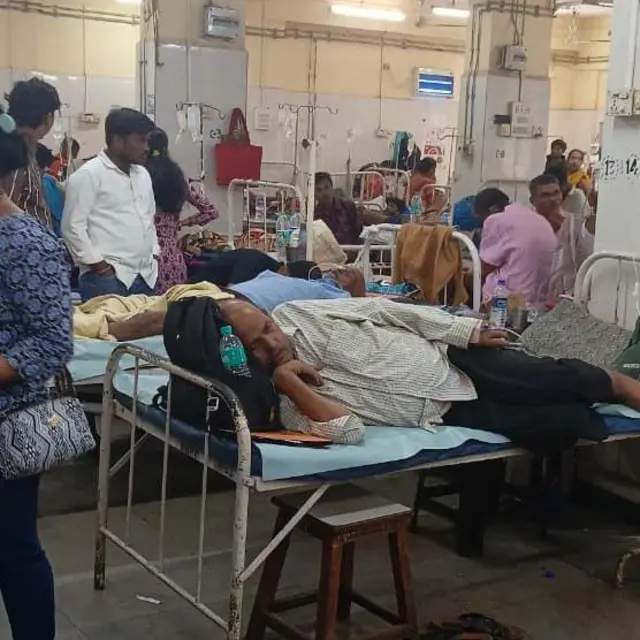 रुग्णालयातील दृश्य