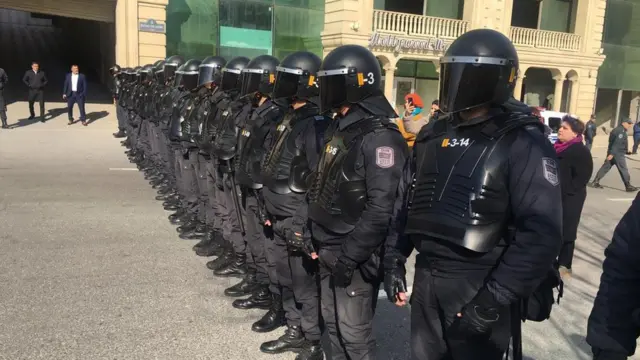 MSK-nın qarşısında mitinq