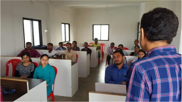 जाई खामकर यांचं कॉलेज