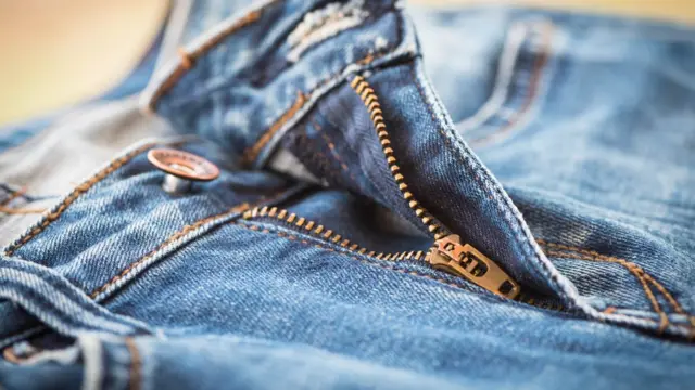 Pantalón de cremallera.