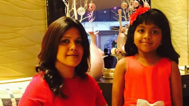 Маник Суриааратчи с дочерью