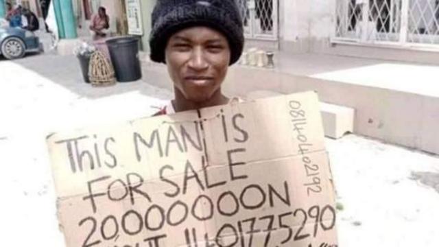 Aliyu Na Idris, 26 ans, s'est mis en vente pour prix de 20 millions de naira en raison de sa "pauvreté".