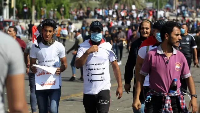 متظاهرون عراقيون