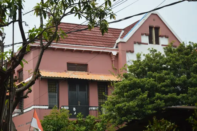 rumah belanda