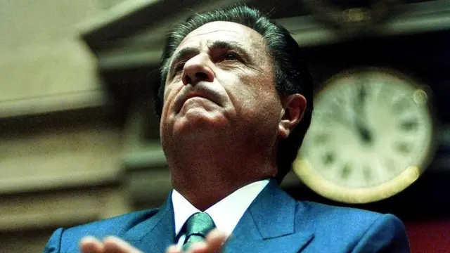 2001 میں محض دوسرے ہفتے کے دوران ایڈیارڈو ڈوہالڈے ارجنٹائن کے پانچویں صدر بن گئے