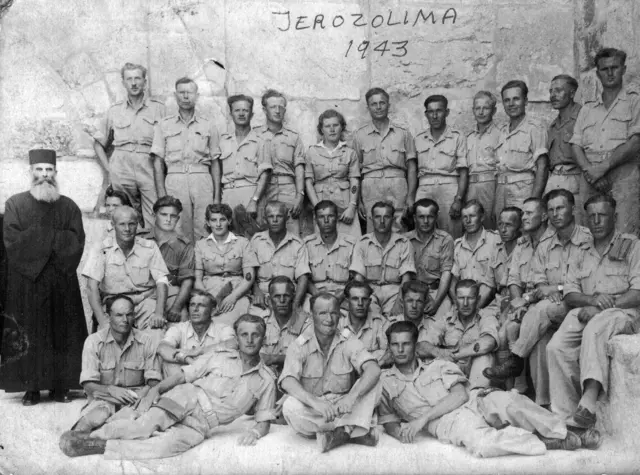 Kristina babasının olduğu bölükle beraber 1943'te Kudüs'ü ziyaret etti.