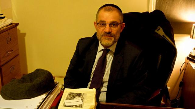 Le rabbin Gabriel Fahri reconnaît que le racisme existe au sein de la communauté juive de France.