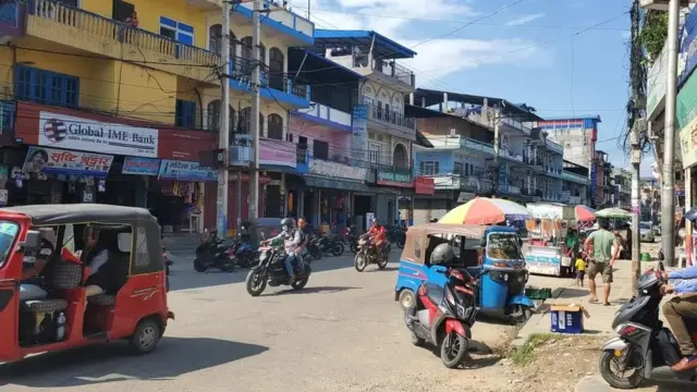 कर्जामा कडिकडाउ हुँदा व्यापार व्यवसायमा नकारात्मक असर परेको व्यवसायीहरूले बताएका छन्