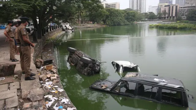 ব্যাপক সহিংসতায় জনজীবন অচল হয়ে পড়েছে।