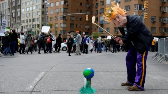 अर्थ डे पर मार्च फॉर साइंस रैली