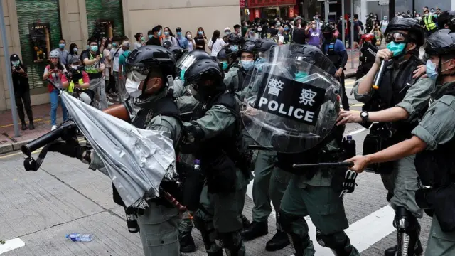 હૉંગકૉંગના પોલીસકર્મચારીની તસવીર