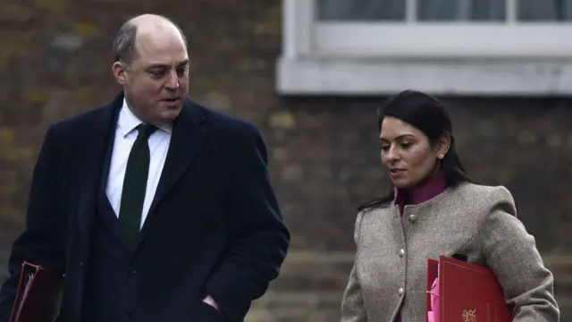 যুক্তরাজ্যের প্রতিরক্ষা ও স্বরাষ্ট্রমন্ত্রী- তারা দুজনই 'ভুয়া' কল পেয়েছেন ইউক্রেন থেকে।