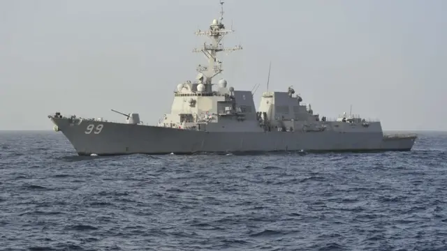 সাগরে একটি আমেরিকান ডেস্ট্রয়ার