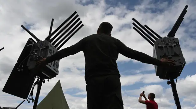 यूक्रेनी इलेक्ट्रॉनिक युद्ध स्टेशन का एक दृश्य