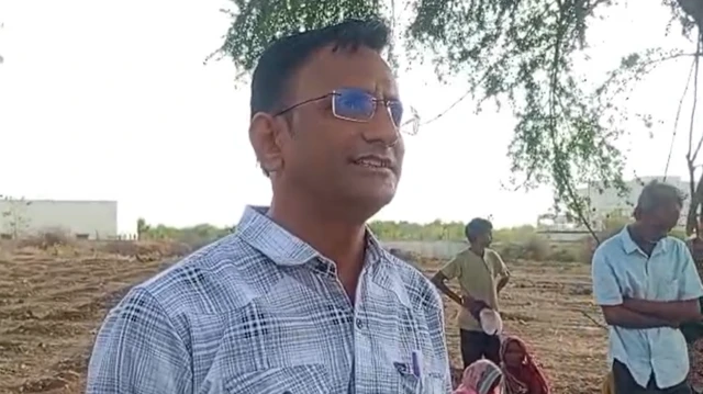 ગુજરાત, વડોદરા, ડિમોલિશન, બીબીસી 'ભૂતિયા ડિમોલિશન' પાર્ટ-2 : સુરત બાદ હવે વડોદરા જિલ્લાના મેરાકુવા ગામે મકાનો તોડી પડાયાં, પ્રશાસનને ખબર સુદ્ધા નહીં