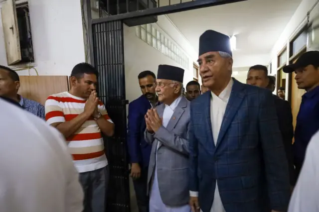 शेर बहादुर देउबा और केपी शर्मा ओली