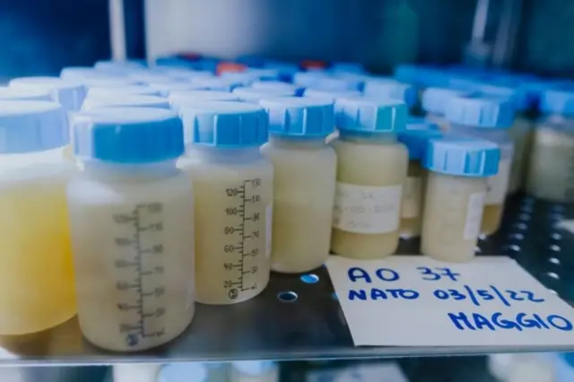 फ्रिजमध्ये ठेवलेलं ब्रेस्ट मिल्क (प्रतिकात्मक फोटो)