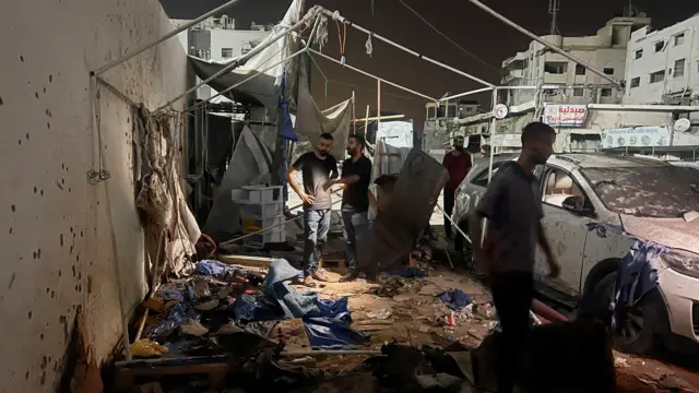 Al Jazeera muhabirlerinin bulunduğu ve saldırıya uğrayan çadır.