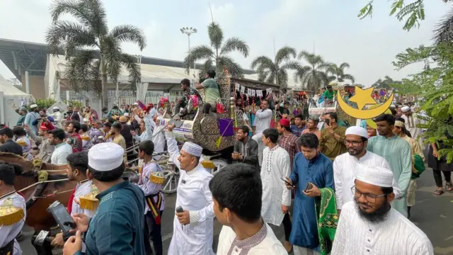 ঢাকা, বাংলাদেশ - নামাজ শেষে আনন্দ মিছিল।