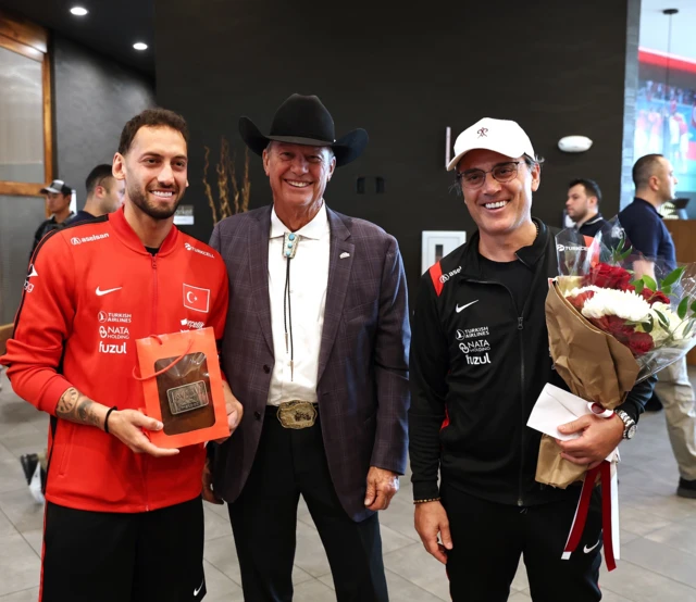 Milli Takım'dan Hakan Çalhanoğlu ve Vincenzo Montella Arizona kampında