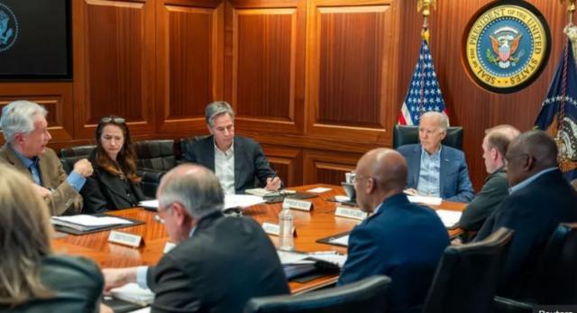 ইরানের হামলার পর ন্যাশনাল সিকিওরিটি কাউন্সিলের বৈঠকে প্রেসিডেন্ট বাইডেন