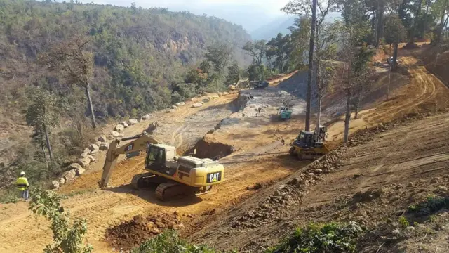၂၀၂၇ ခုနှစ်ကတွေ့ရတဲ့ နမ္မတူမြစ်ပေါ်မှာရှိတဲ့ အထက်ရဲရွာစီမံကိန်းမြင်ကွင်း