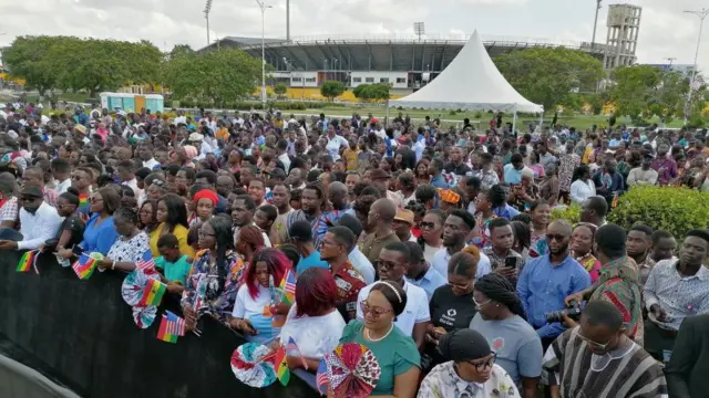 আক্রার স্বাধীনতা স্কয়্যারে এক তরুণ সমাবেশে ভাষণ দেন মার্কিন ভাইস প্রেসিডেন্ট 