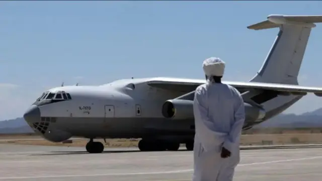 Бириккен Араб Эмираттарынан Суданга гуманитардык жүк ташуучу Ил-76 маркасындагы учактын бири (архивден алынган сүрөт)