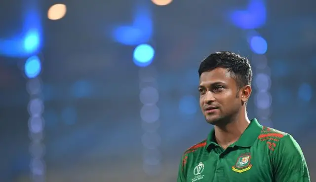 ICC විස්සයි 20 තුන් ඉරියව් ක්‍රීඩකයින් ගේ ශ්‍රේණිගත කිරීම්වලට අනුව පෙරමුණේ පසුවන්නේ වනිදු හසරංගය. එහි දෙවන ස්ථානයේ සිටින්නේ බංගලාදේශ කණ්ඩායමේ ෂකිබ් අල් හසන්ය.