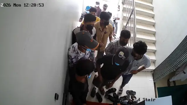 ডিজিটাল ডট নেটের কার্যালয়ে হামলায় অংশ নেওয়া ব্যক্তিদের মুখে মাস্ক পরা ছিল 
