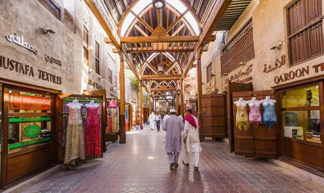 Mercado tradicional em Dubai, nos Emirados Árabes Unidos