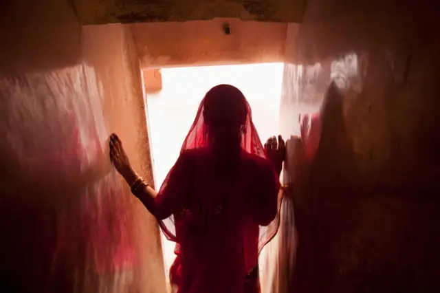 यॉन्ग-ह्येची कथा एक शोकांतिका आहे, पण ती एका ठाम स्त्रीच्या मनोबलाची सुद्धा कथा आहे. 