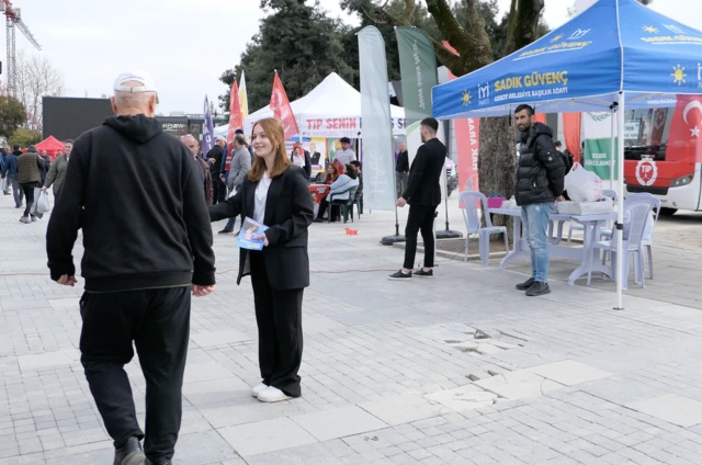 İYİ Partililerin Gebze merkezindeki seçim standı 
