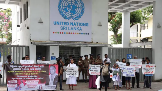 එම පෙත්සමේ, අධිකරණ කටයුතු කඩිනම් කිරීම, අතුරුදහන් වූ තැනැත්තන් පිළිබඳ කාර්‍යාලයට යොමු කර ඇති පැමිණිල්ල ප්‍රකාරව සත්‍ය හෙළිදරවු කිරීම සහ හානිපූර්ණය කිරීම කඩිනම් කිරීමට සහය දෙන ලෙස ඉල්ලා තිබේ. 