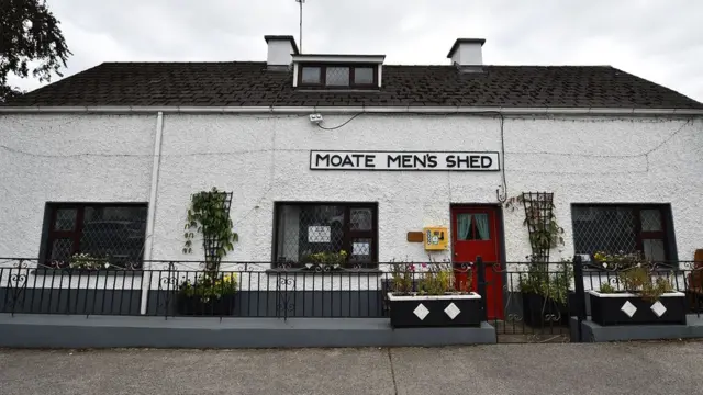 Fachada de la escuela Moate.