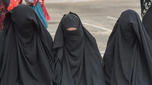 সৌদি নারীদের "পুরুষ অভিভাবক" আইনও কিছুটা শিথিল করা হয়েছে।