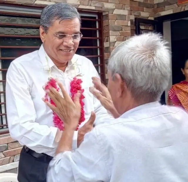 હસમુખ પટેલની તસવીર