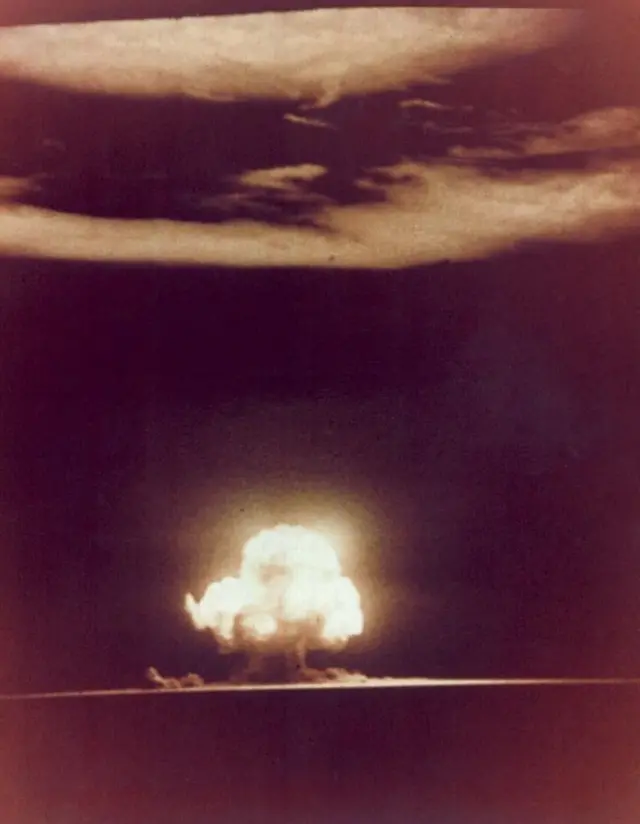 હિરોશિમા પર ઍટમ બૉમ્બ, હિરોશિમા, જાપાન, અમેરિકા, બીબીસી ગુજરાતી, પ્રથમ પરમાણુ પરીક્ષણ, અલામોગોર્દો બૉમ્બિંગ રેન્જ, રાષ્ટ્રપતિ રૂઝવેલ્ટ