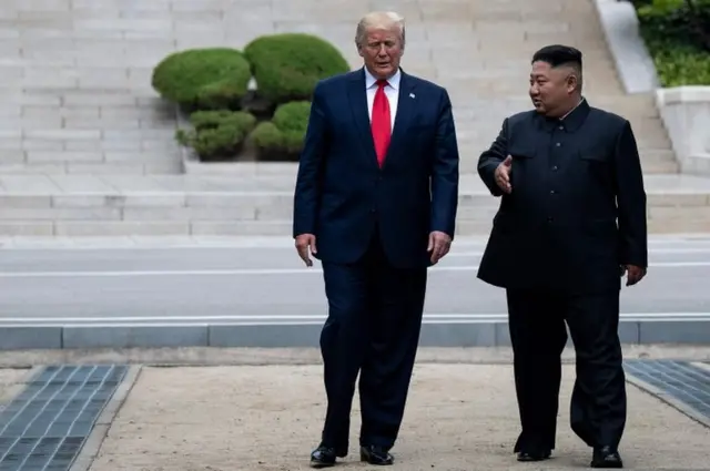 अमरीकी राष्ट्रपति डोनल्ड ट्रंप और उत्तर कोरिया के नेता किम जोंग उन.