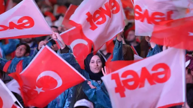 حدود ۵۱ درصد رای‌دهندگان به تغییرات قانون اساسی رای مثبت دادنده‌اند