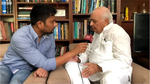 आरिफ़ मोहम्मद ख़ान के साथ बीबीसी संवाददाता रजनीश कुमार