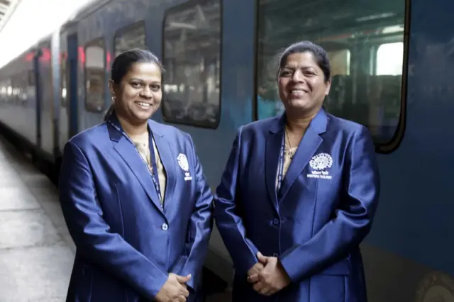 શતાબ્દી એક્સપ્રેસમાં મહિલા ટિકિટ ચેકર