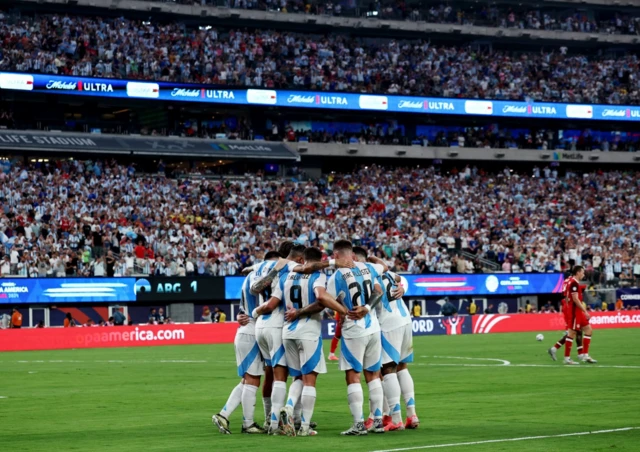 Argentina celebra su gol