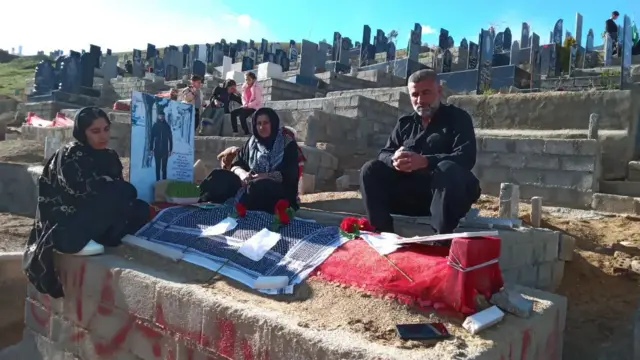 خانواده امیر فراستی بعد از کشته شدن او تحت فشار هستند که با رسانه‌ها مصاحبه‌ نکنند