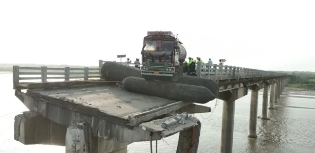 ગંભીરા બ્રિજ દુર્ઘટના, ટૅન્કર, આણંદ, વડોદરા, ગુજરાત, બીબીસી ગુજરાતી 