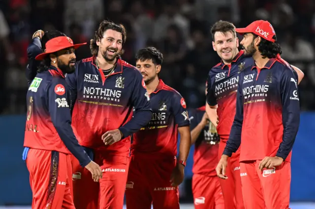 இந்தப் போட்டியில் களமிறக்கப்பட்ட ஜேக்கப் டஃபி 3 விக்கெட்டுகள் வீழ்த்தினார்