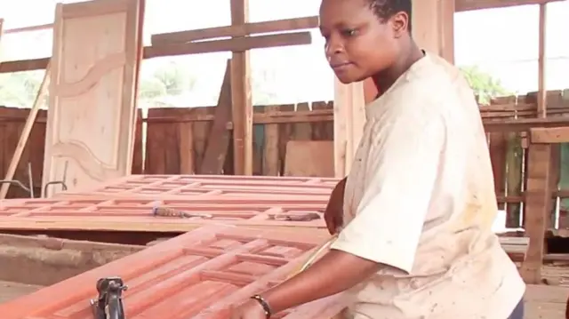 Evelyne Minani ariko arabaza