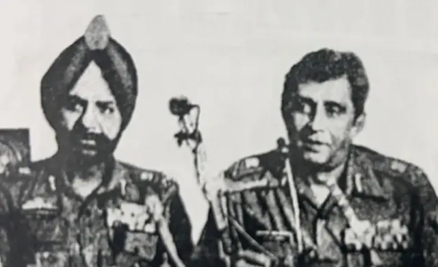 लेफ्टिनेंट जनरल आरएस दयाल (बाएं) और लेफ्टिनेंट जनरल सुंदरजी