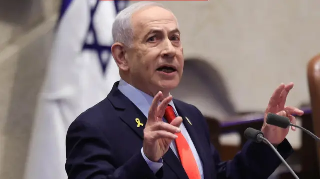 İsrail Başbakanı Binyamin Netanyahu, İsrail parlamentosu Knesset'te düzenlenen bir tartışma sırasında konuşuyor.