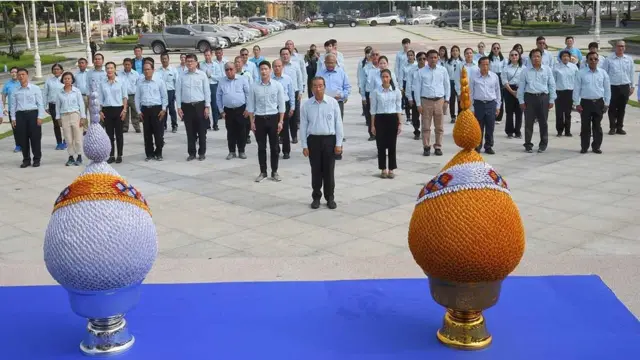 (รปช.) เข้าสักการะพระบรมราชนุสาวรีย์ ร. 1